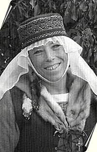 Freifrau Britta von der Hammer Aue (*MCMLVIII a.D.)