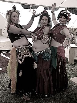 Tribal Dance mit der Gruppe Nuha-Izzah